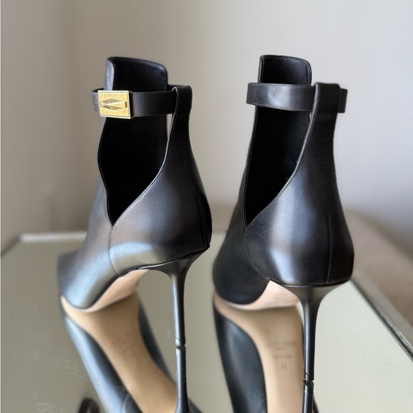 New Jimmy CHOO Nell Ankle Boot 85 Black Calf
Leather Ankle Boots $1,395 41 - Picture 12 of 16